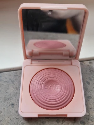 Caia Glow Blush Raspberry Passion  - Använd två gånger. Fast pris. Fri frakt gäller till midnatt 🌸