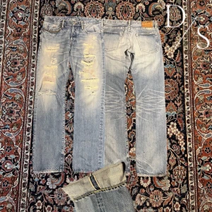 Hysteric glamour vintage Selvedge distressed jeans - Helt sjuka hysteric glamour jeans med massor av detaljer. De har en riktigt cool design med feta lagningar som är gjorda av hysteric och den snygga Selvedge tvätten! Passformen är straight/slim ungefär. Midja:41cm längd:102cm Benöppning:18,5cn