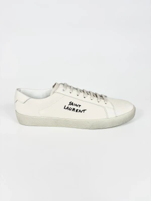 Saint Laurent Court Classic skor - | Säljer ett par helt nya Saint Laurent court classic sneakers. | Storlek: 44 | Dustbag ingår | Hör av dig vid frågor eller funderingar.