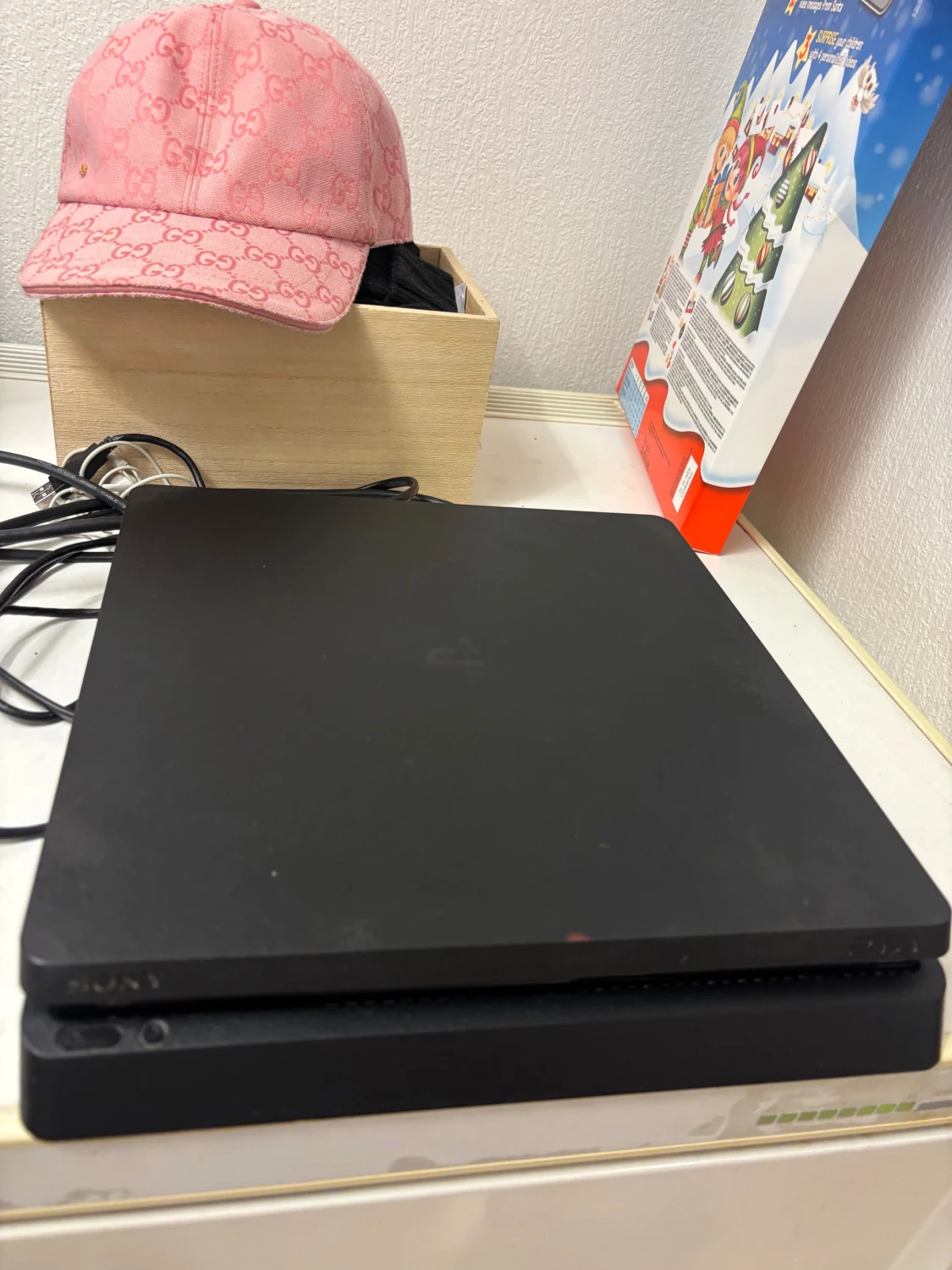 PlayStation 4 Slim - 2