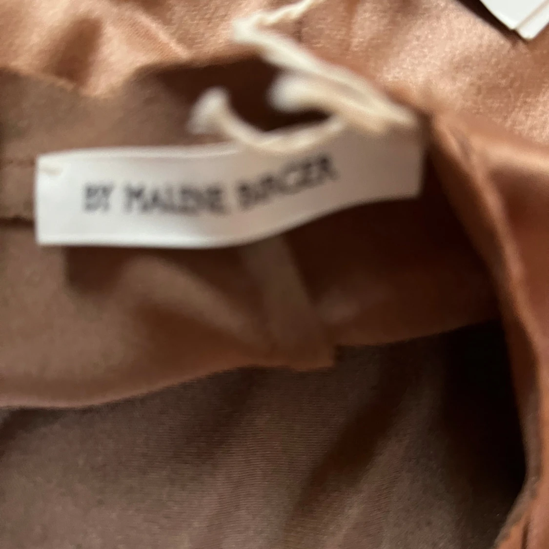 Champagnefärgad linnetopp By Malene Birger - 1