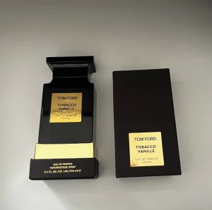Tom Ford Tobacco Vanille 100ml - Jag använde den ungefär 10 gånger, smaken är mycket behaglig och den varar länge.