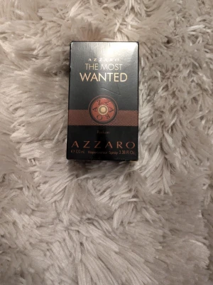 Azzaro The Most Wanted Parfum - Azzaro The Most Wanted Parfum, 100 ml. Snygg och modern design som sticker ut. Perfekt för dig som vill ha något unikt i din samling. Volymen är 100 ml.