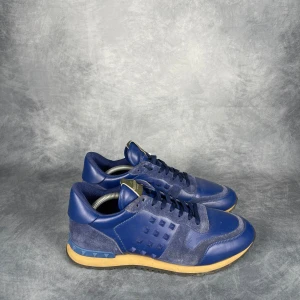 Valentino Rockrunner - Skick: 8,5/10. | Ingår: Endast skorna. | Nypris: +- 7000 SEK. 