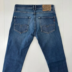 Replay anbass jeans  - Replay anbass jeans | storlek 28/32 | skick 9/10 | fraktar via valfrit ombud på köparens bekostnad | hör av dig vid funderingar 