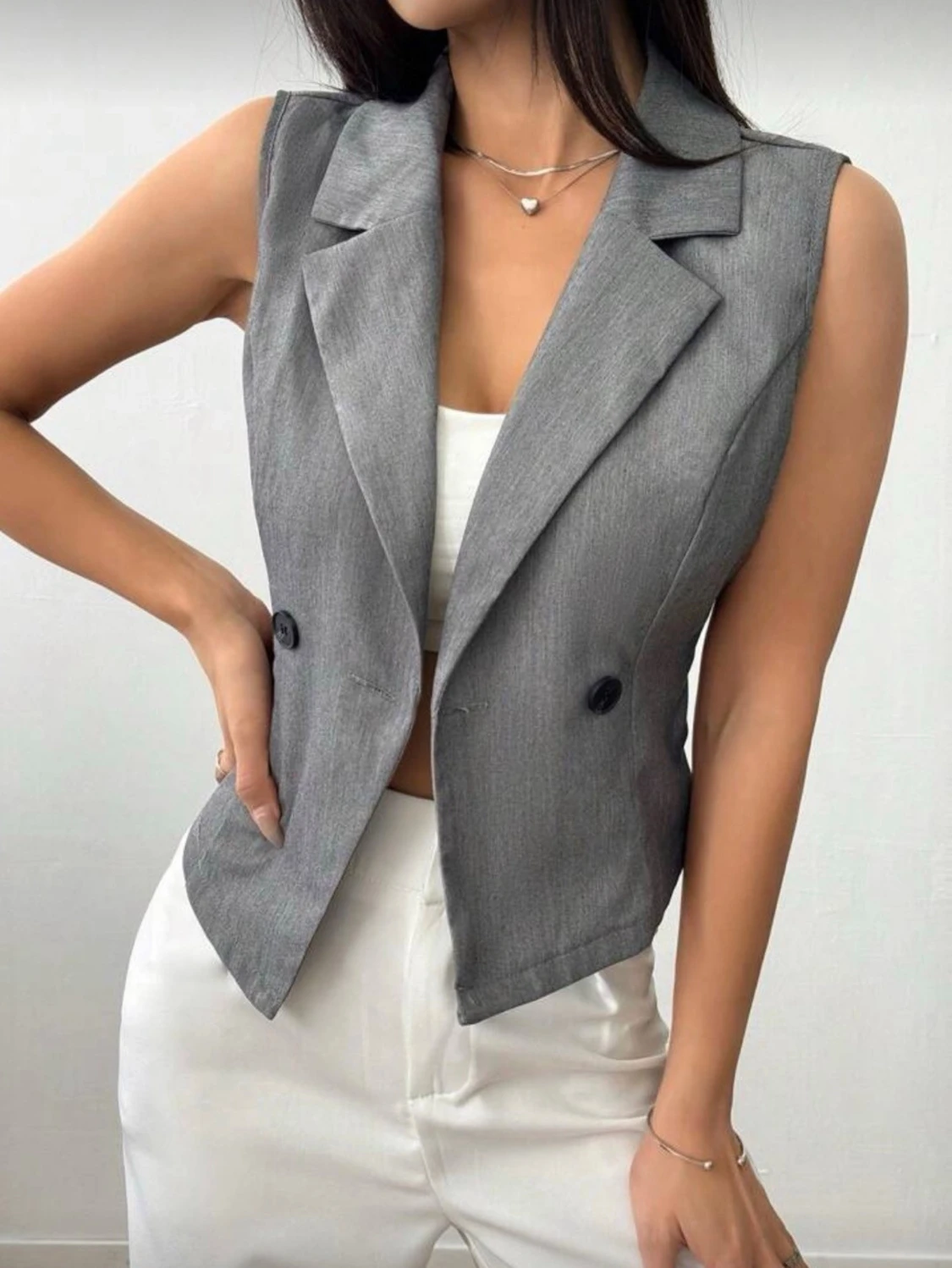 Grå omlottväst med knappar - 3