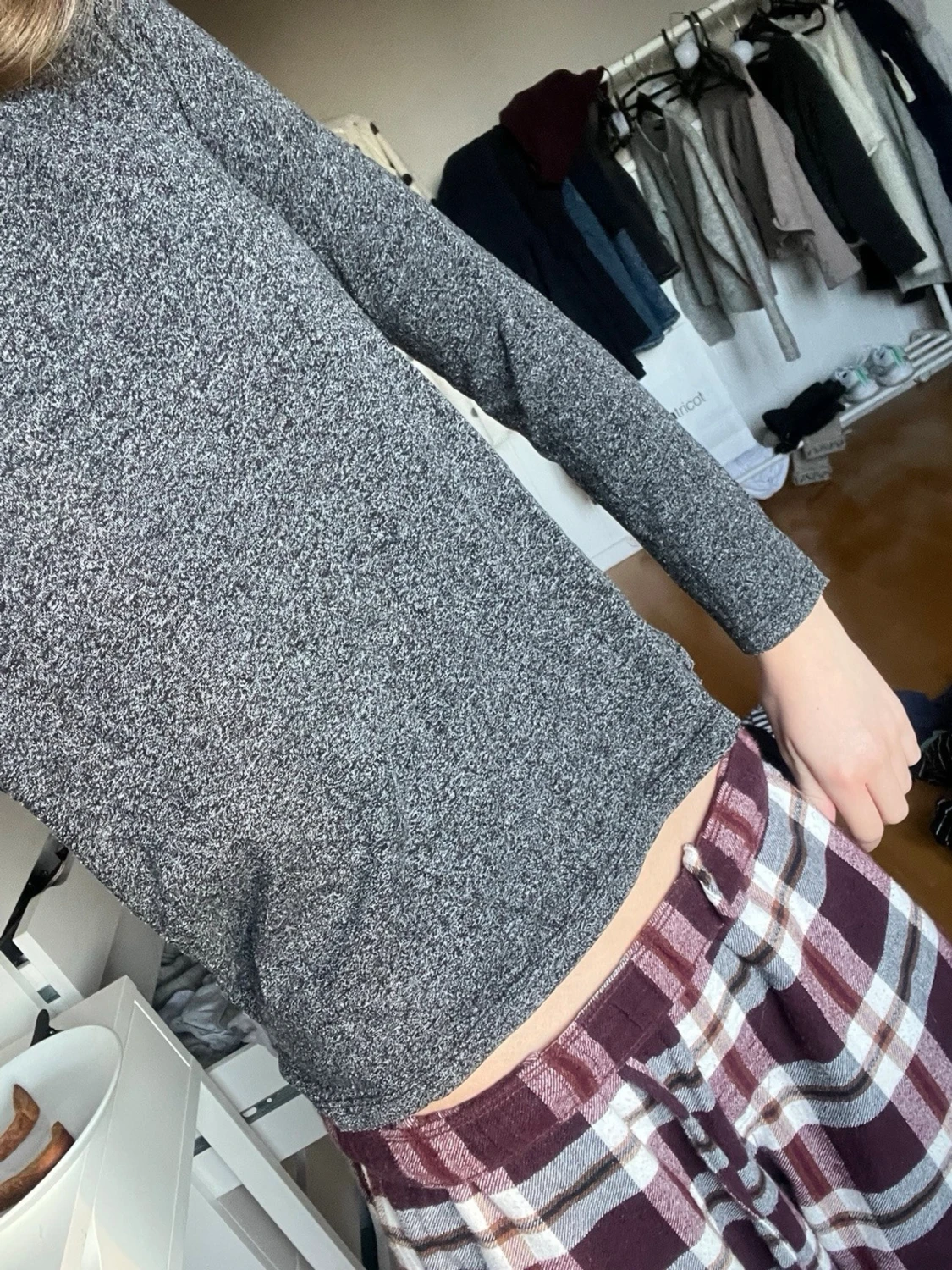 Mörkgrå långärmad topp