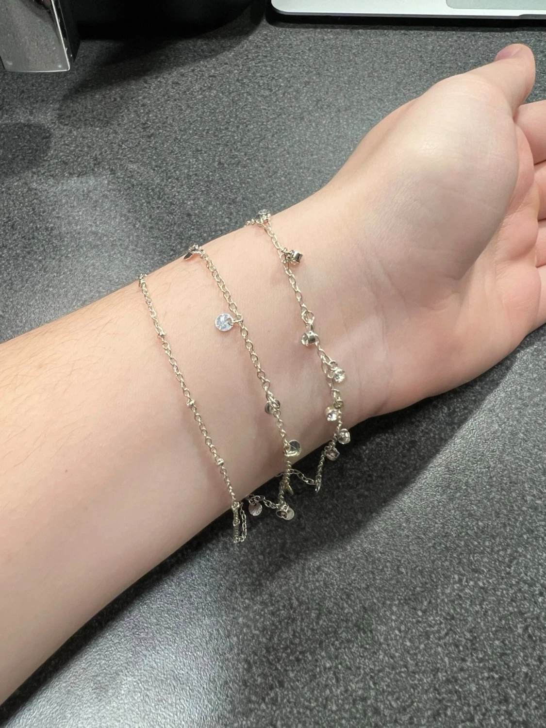 Silverfärgad armband från Claire's