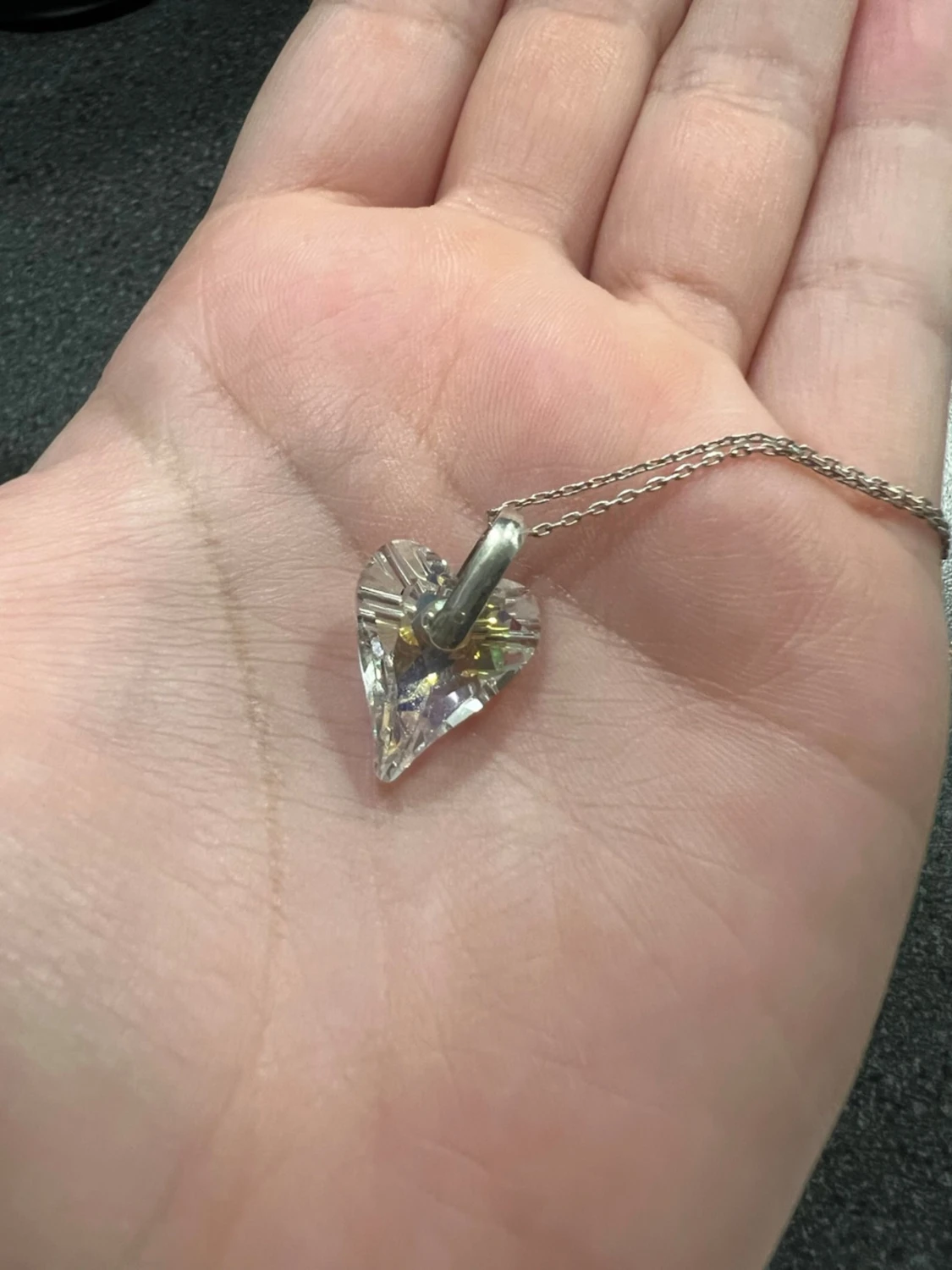 Halsband med hjärthänge  - 1