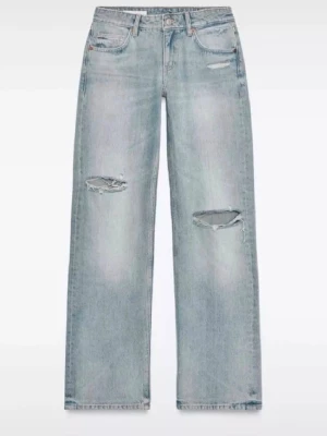 Zara jeans - Säljer dessa eftertraktade zara jeans då de tyvärr är för stora på mig. Använda endast 1 gång och är i super bra skick💕skriv vid fler frågor 