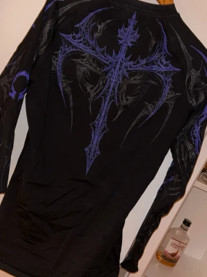 Breathdivinity tröja dusk - Säljer en fin breathdivinity tröja i utmärkt skick. Kvitto finns.