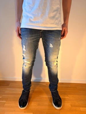 Replay Jeans  - Hej igen! Säljer dessa sköna replays perfekt för dig som vill sticka ut med dina kläder! Tveka inte på att höra av er vid minsta fundering 🤝