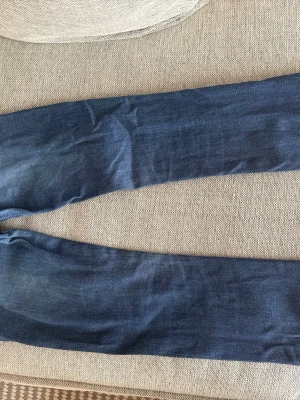 Mörkblå ltb jeans - Snygga mörkblå jeans från ltb fina i skicket storlek W26 L34