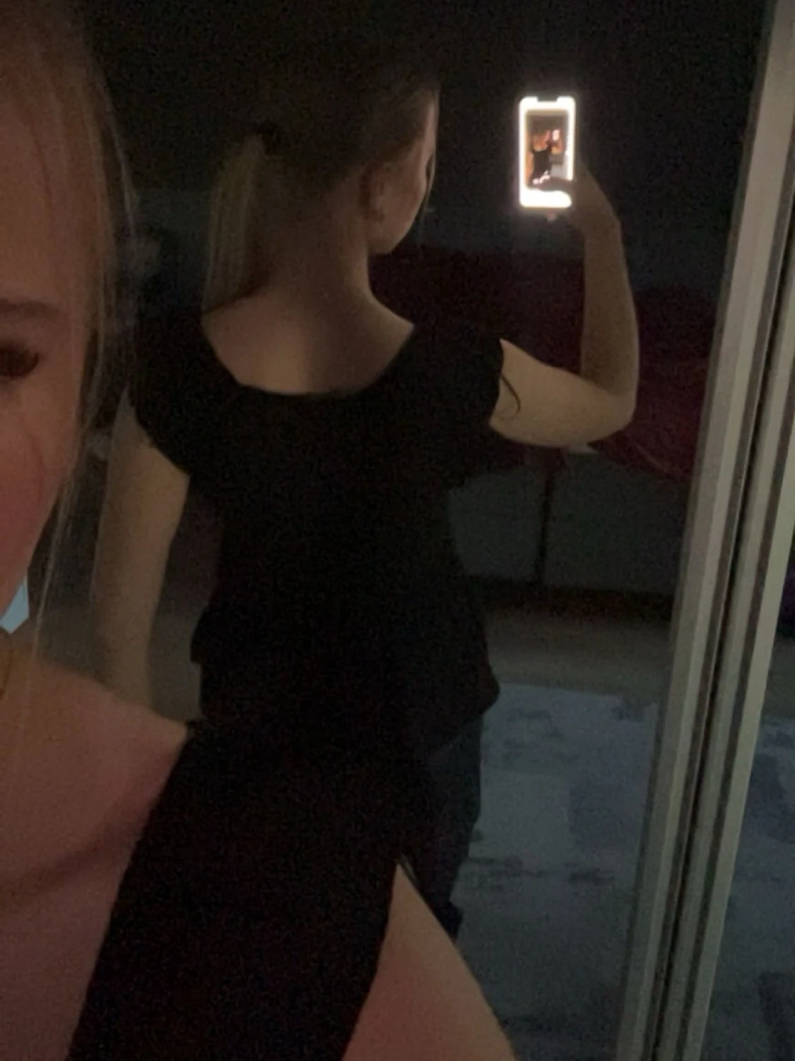 Svart volangtopp med kort ärm - 1