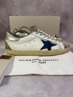 Golden Goose Skor - Stl 42 - | Fint skick: 7,5/10,  använda en del samt lite slitage här och där  | Stl: 42 | Ingår vid köp: Allt på bilderna! | Självklart äkta 🙌, Öppen för frågor eller om du vill ha fler bilder ✌️ 