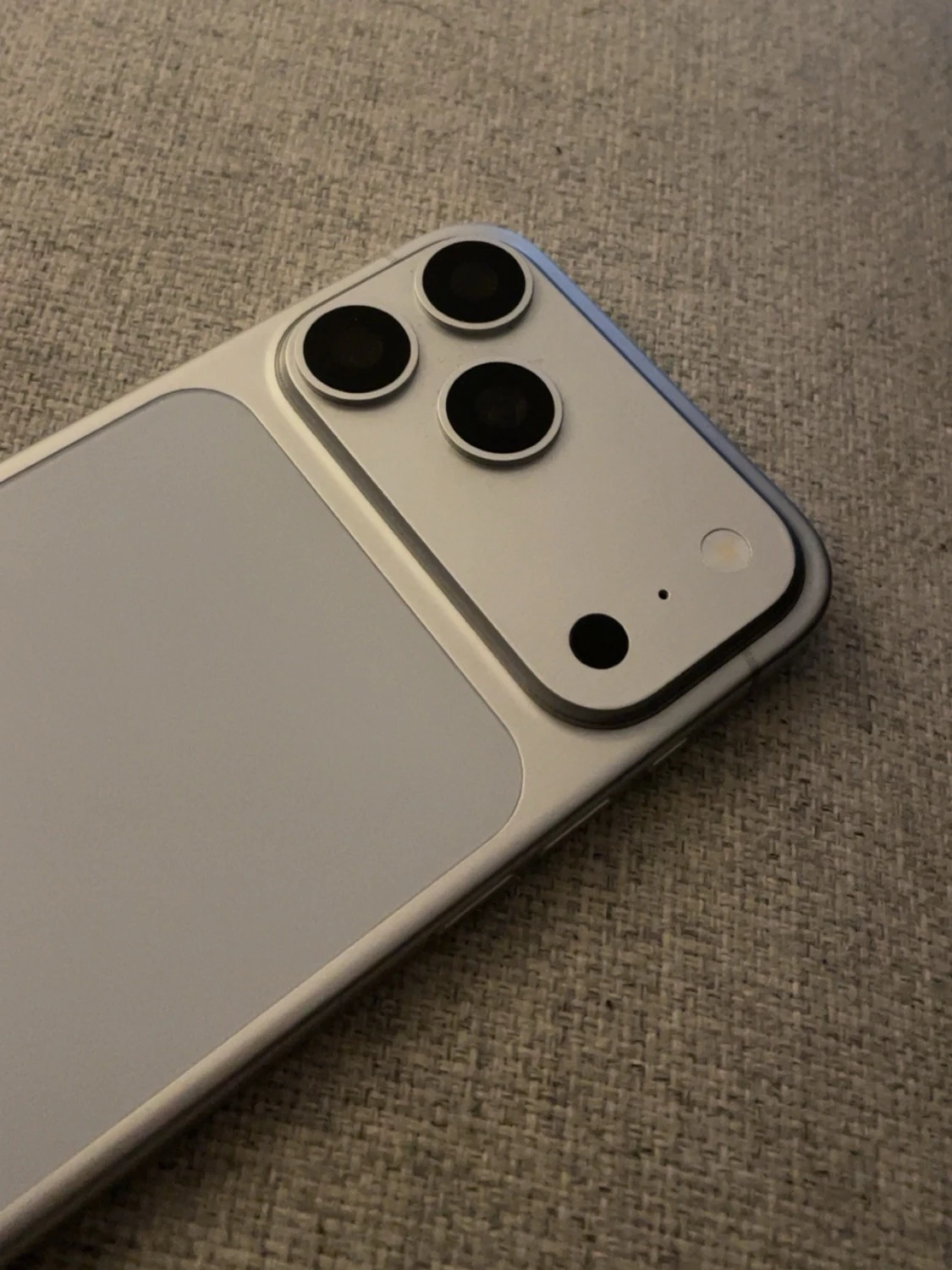 Stilrent vitt mobilskal i hårdplast - 2