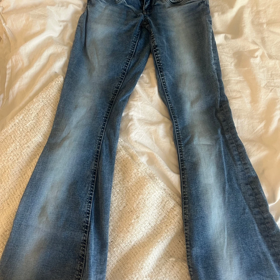 Blå bootcut jeans låg midja - 1