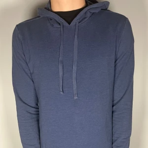 Ralph lauren tunn hoodie - En riktig snygg och trendig ralph lauren hoodie i fint skick, storlek M, vid frågor är de bara att skriva // Gramenti 