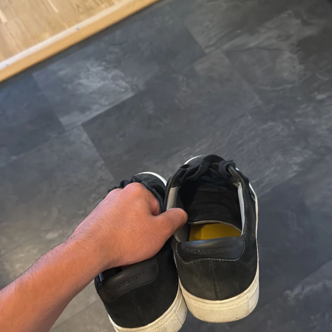 Svarta mockasneakers från Sneaky Steve - 2