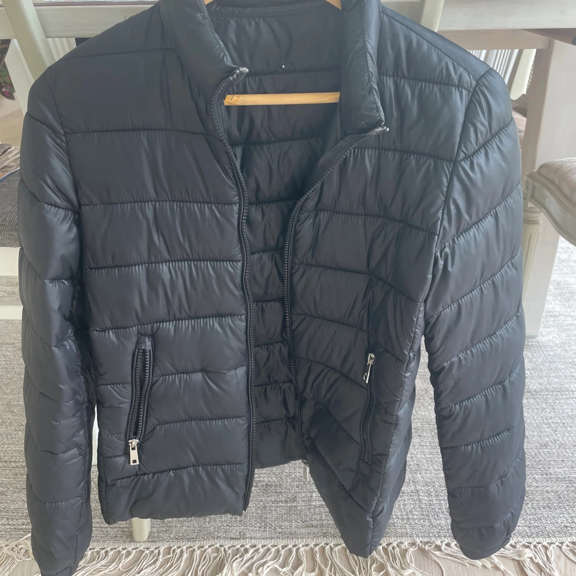 Svart pufferjacka - 1