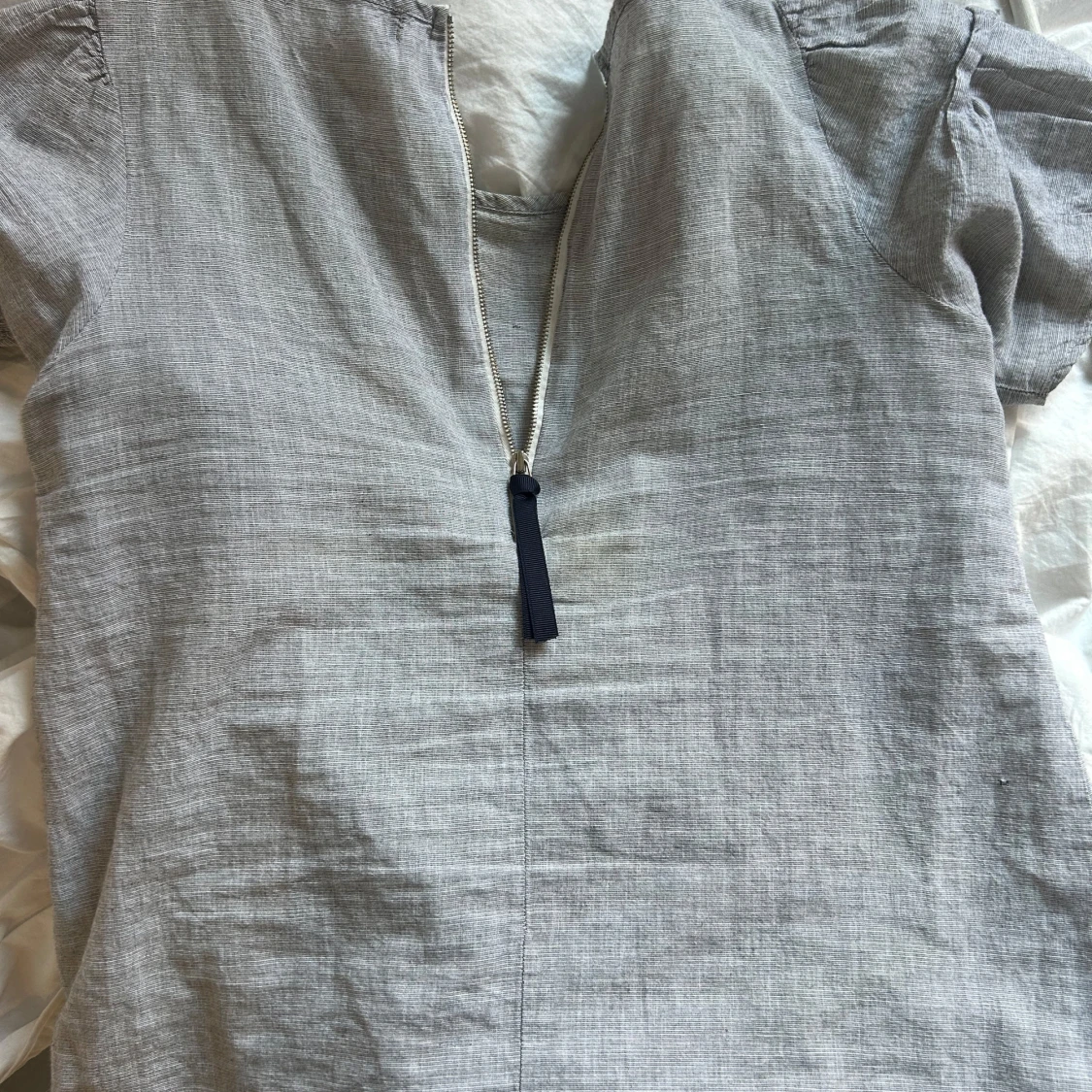 puffärmad grå blus - 4