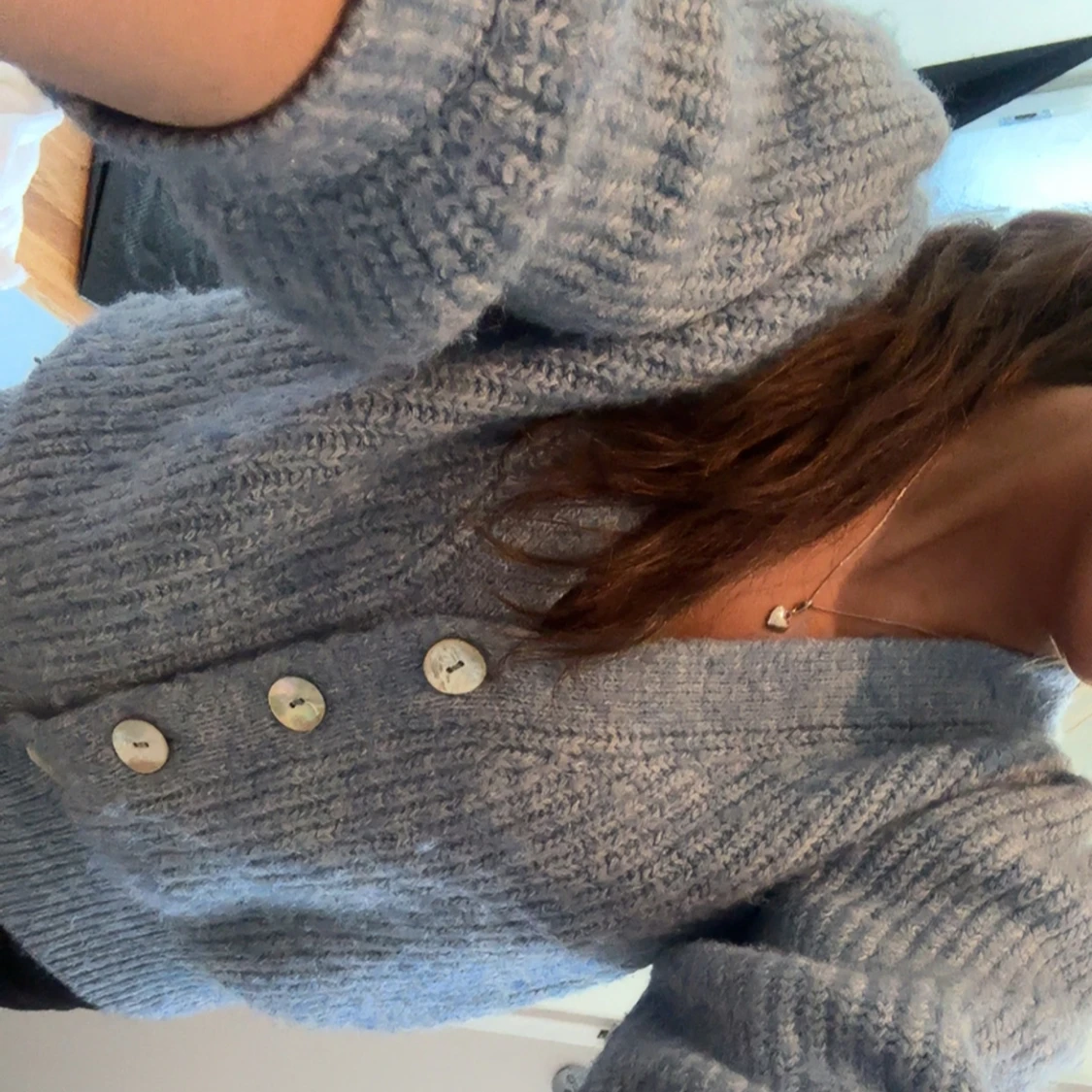 Ljusblå stickad kofta med knappar - 1