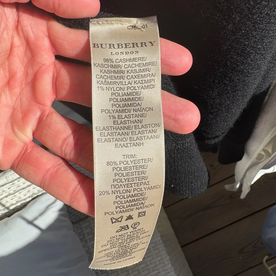 Svart hoodie från Burberry i ull - 4