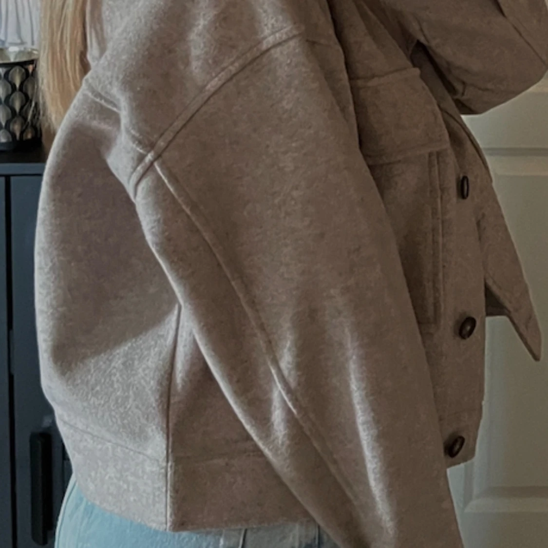 Beige kort kappa med stora fickor - 1