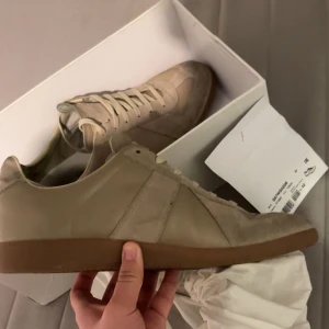Maison margielas gats - 7/10 skick box p sånt ingår men har en liten defekt men inget man märker 