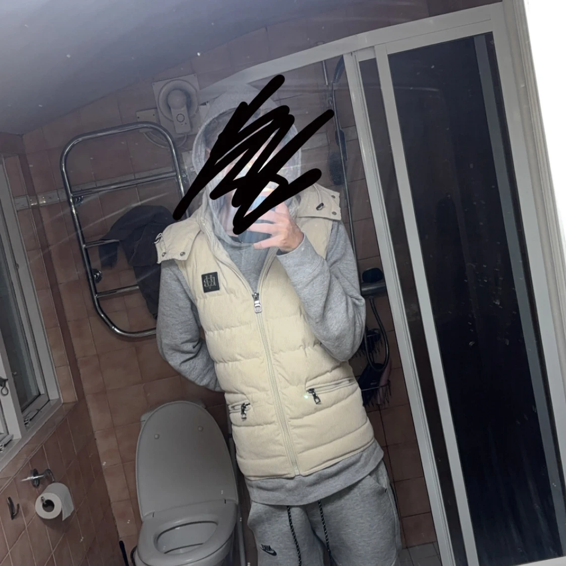 Beige dunväst från bvaldi med luva