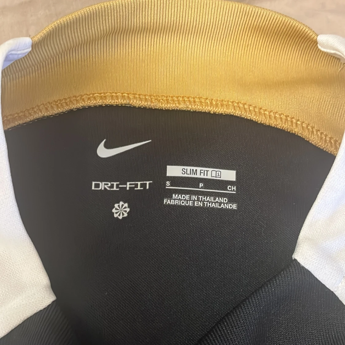 Chelsea svart och vit fotbollströja & shorts Nike. Storlek S - 1