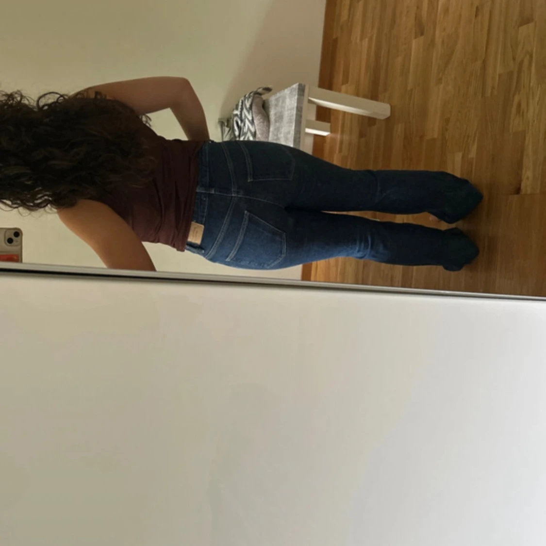 Mörkblåa mid waisted bootcut jeans från Gina tricot  - 1