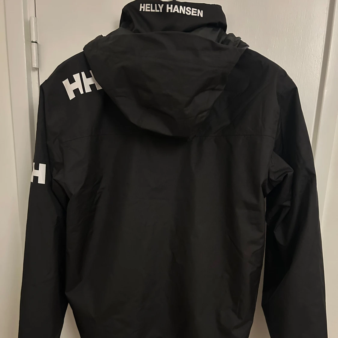 Svart vindjacka från Helly Hansen - 1