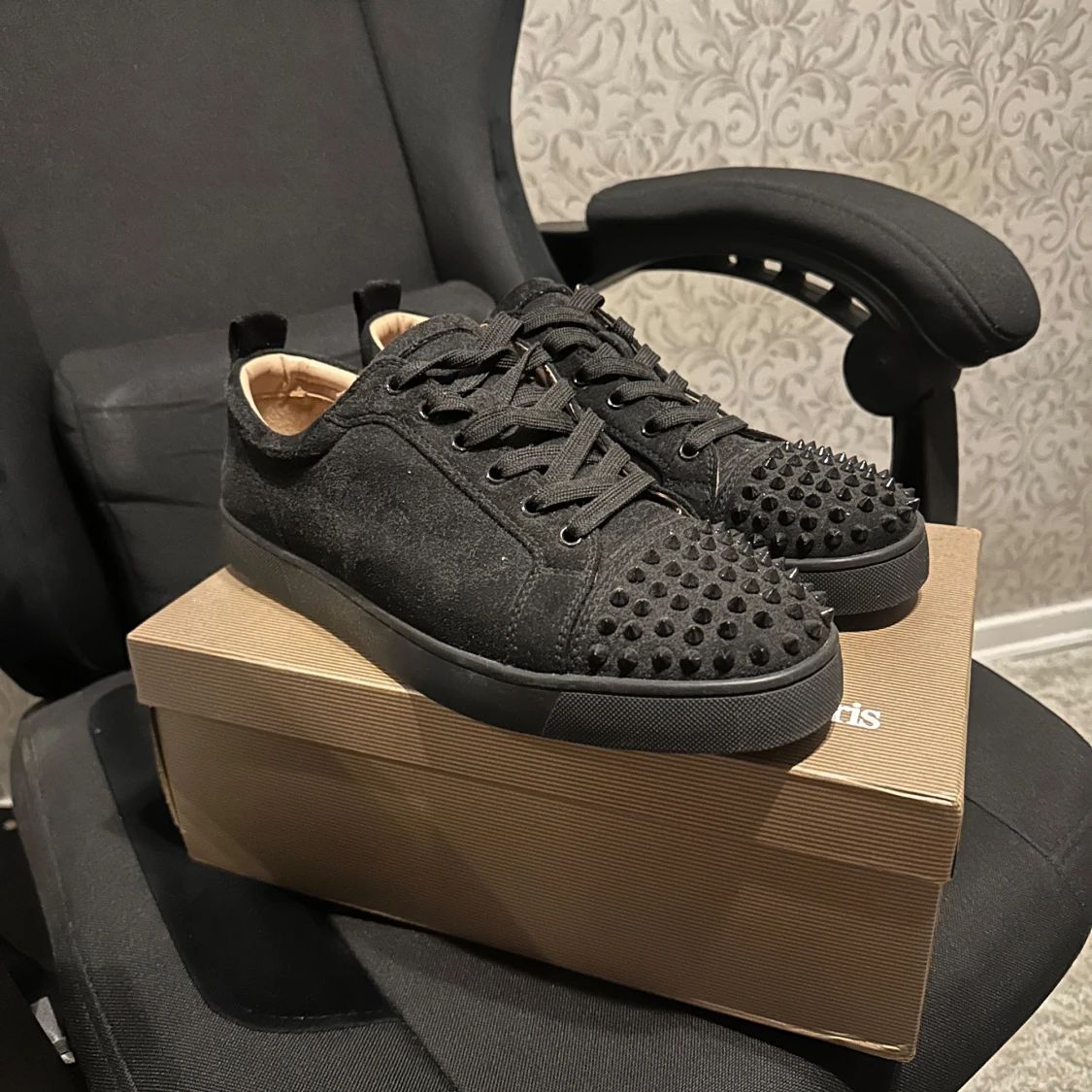 Christian Louboutin svarta sneakers med nitar - 3