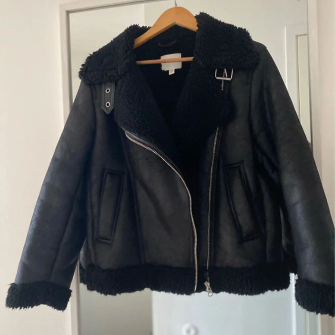 Svart teddyjacka med dragkedja XS - 1