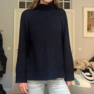 Mörkblå Polotröja - Superfin polotröja💕💕