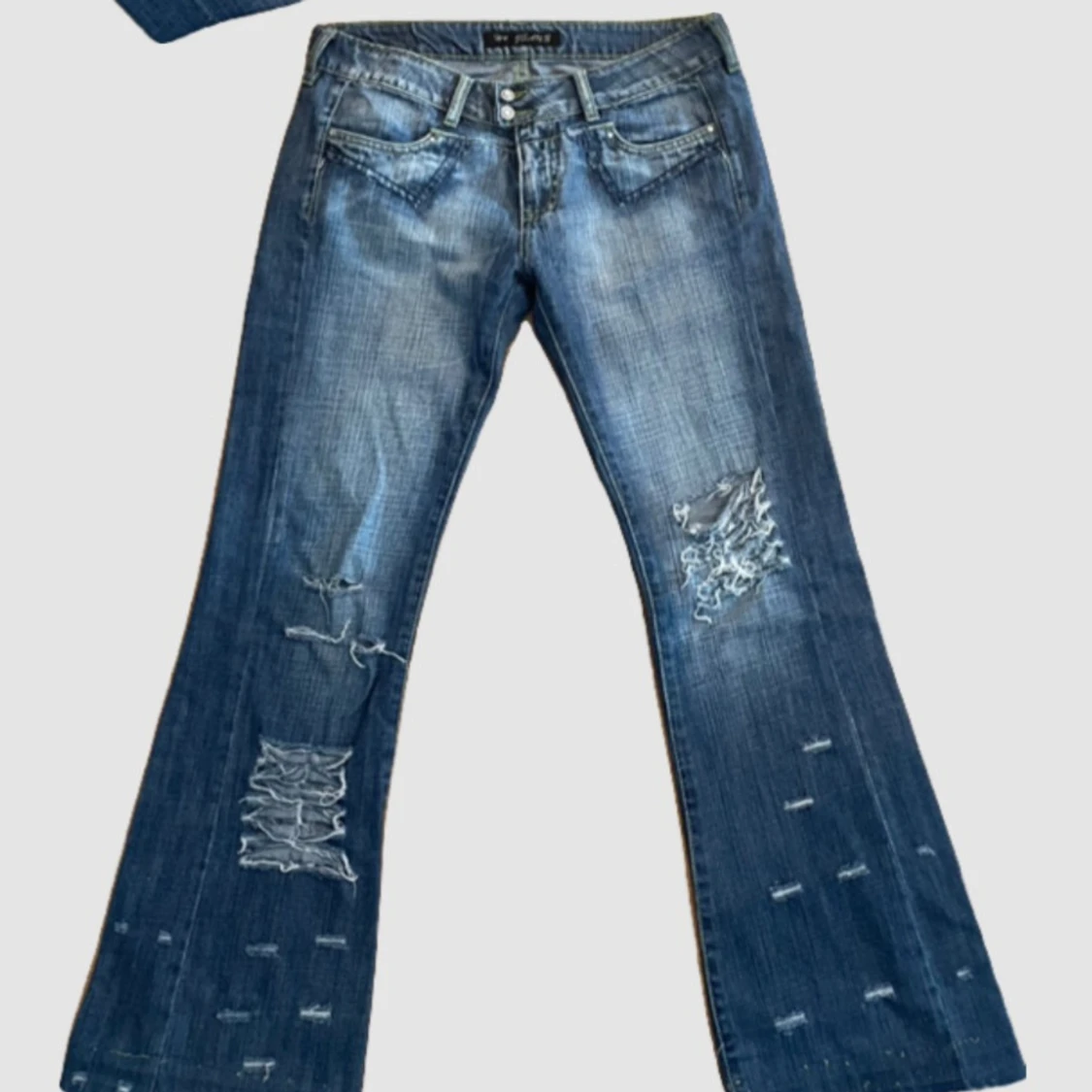 Blå bootcut jeans med slitningar - 1