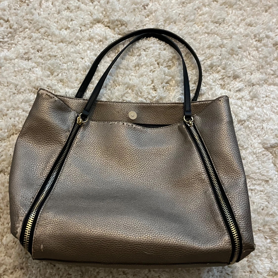 Guess metallic axelväska med dragkedjor - 3