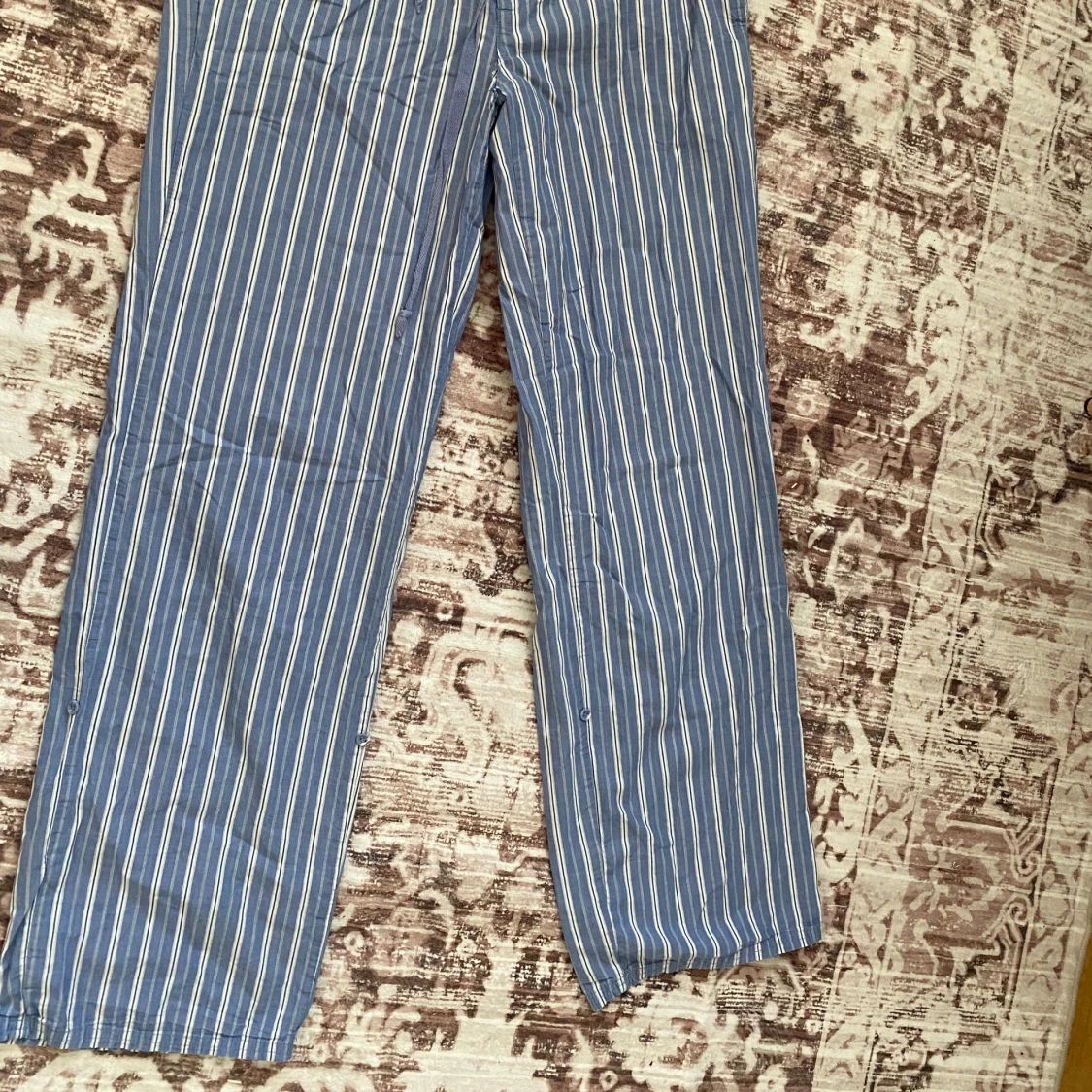 Randiga blå pyjamasbyxor  - 2