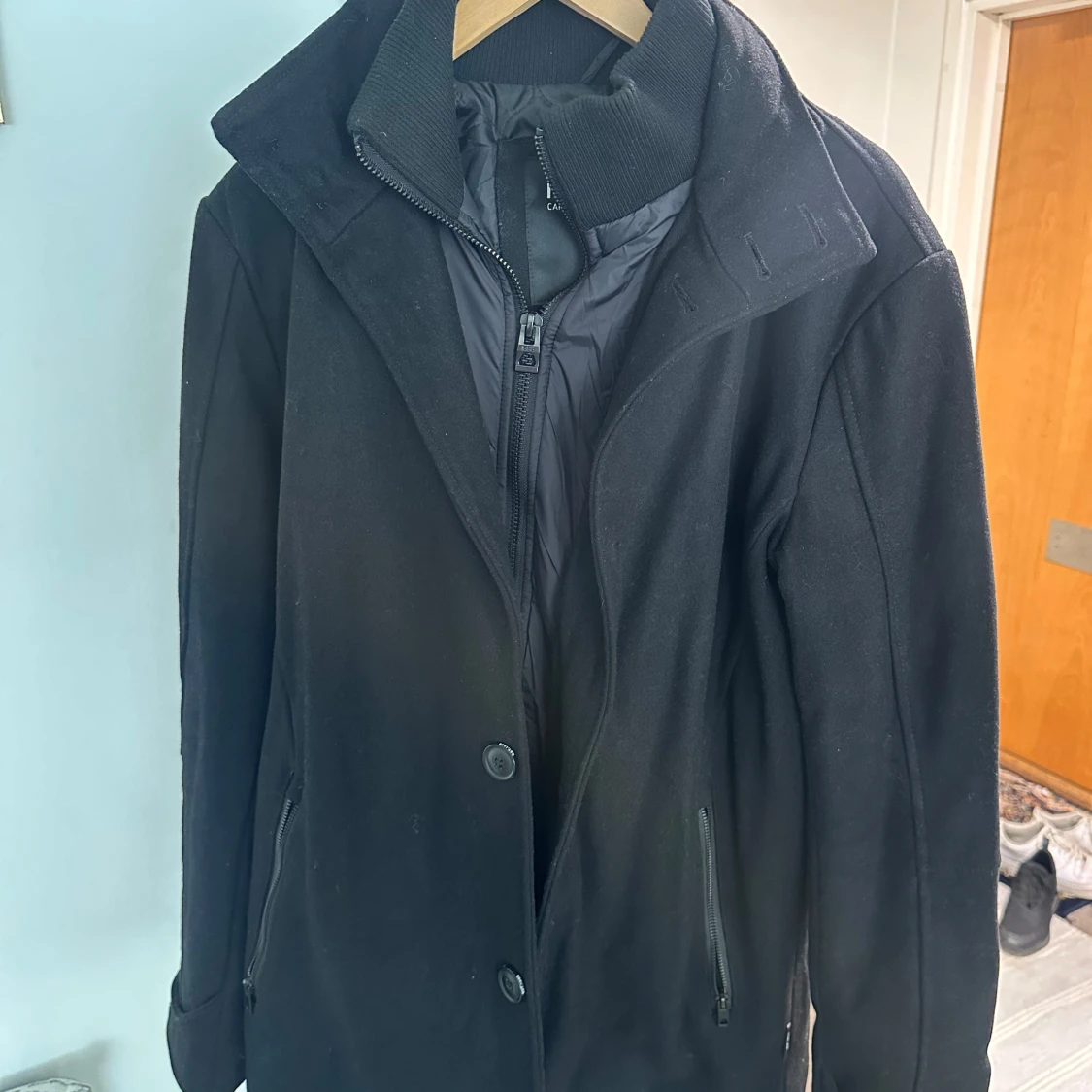 Svart kappa från Indigo, medium