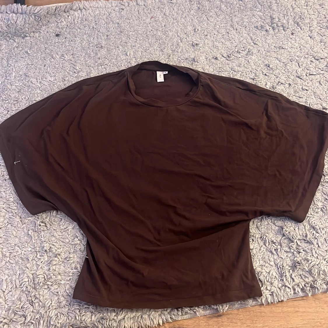 Brun loose topp från Nelly