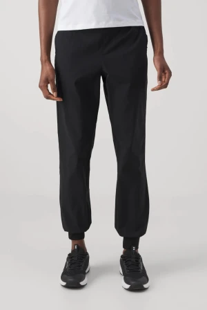 Träningrbyxor från Casall - Ett par perfekta, bekväma  byxor att ha till och från gymmet. De är gjorda av ett bekvämt, vävt stretchtyg med god rörelsefrihet och en mjukt ribbad linning för utmärkt komfort och passform.