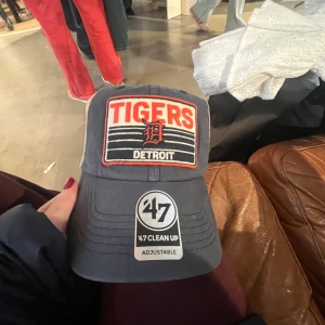 Detroit Tigers keps från '47 x Urban Outfitters - Söker en sådan keps för under 200 kr så är jag väldigt intresserad. Kontakta gärna mig på plick.