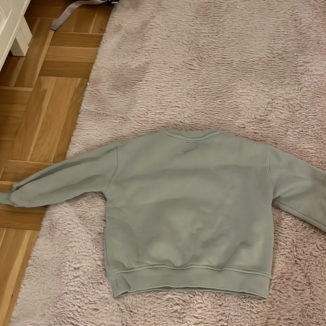 Grå/blå sweatshirt med hjärtmotiv - 1