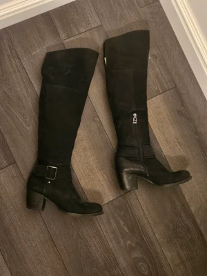 Klackeskor/ stövletter - Snygga stövleter ifrån Tamaris🎀 De är helt nya och har endast stått i garderobben💕 skriv för mer information och kan såklart diskutera priset🎀