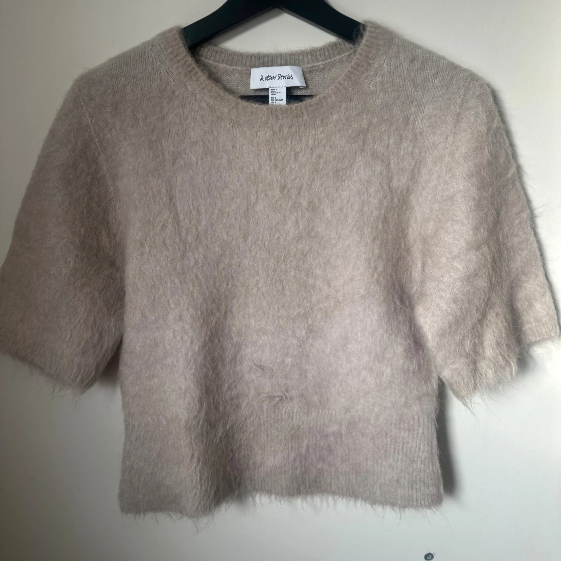 Beige stickad topp från & Other Stories - 1