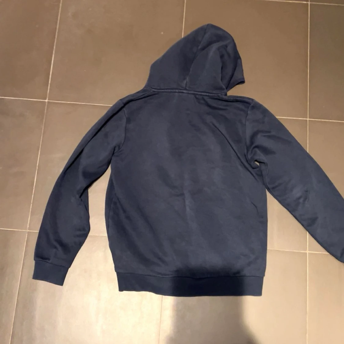 Marinblå hoodie Peak Performance - 2