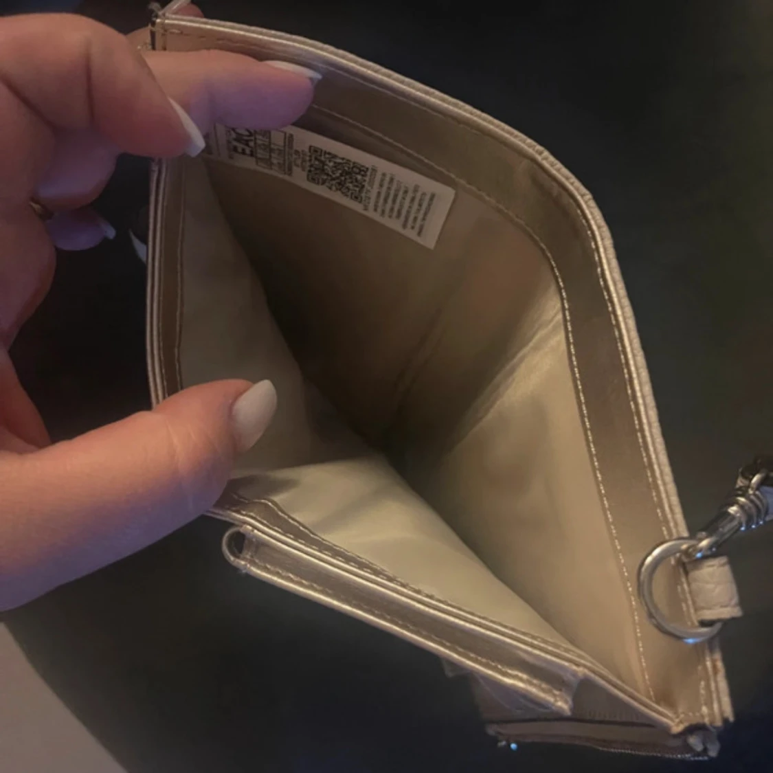 Beige plånbok från Guess med dragkedja - 3