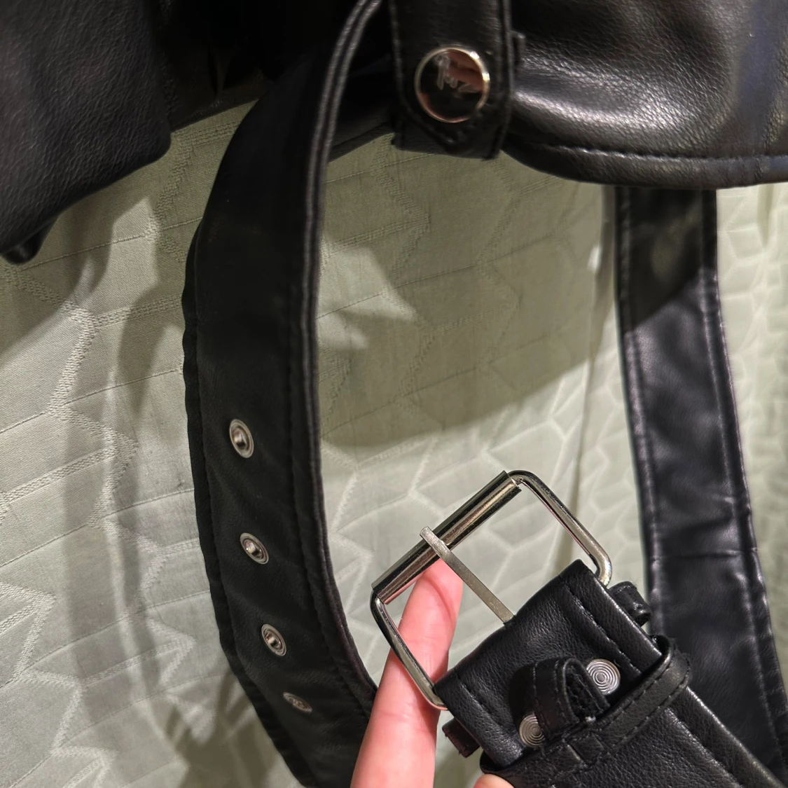 Oversize bikerjacka i skinneffekt - 4