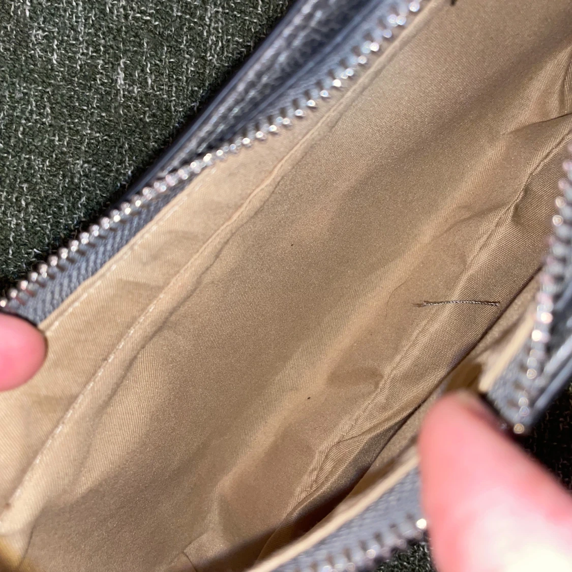 Svart axelväska med kedjedetaljer - 3